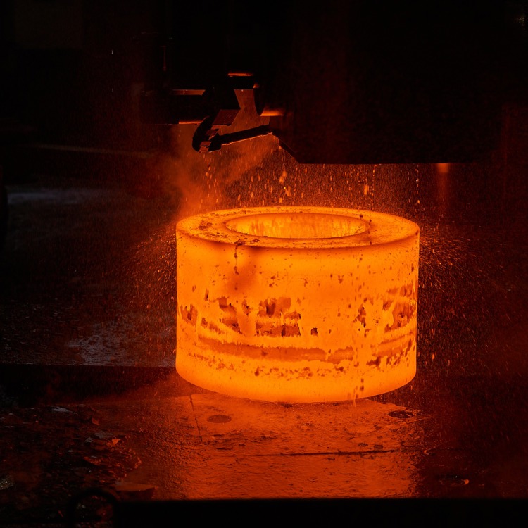 Nahtlos gewalzte Ringe